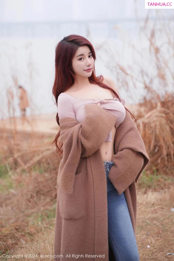 美七Mia  [XiuRen]高清写真图 2024.02.06 No.8076 美七Mia 牛仔裤美臀第11张图片